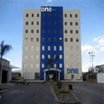 Fachada_del_hotel_One_Aguascalientes_San_Marcos